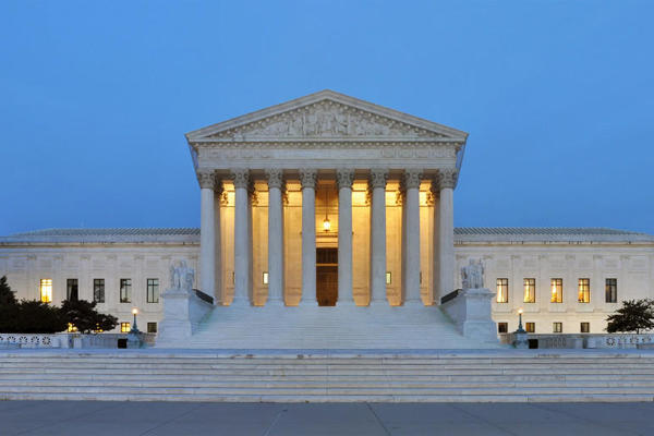 Panorama_of_United_States_Supreme_Court_Building_at_Dusk2-771x514